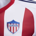 kb3126-4-apparel-photography-detail-view-2-white