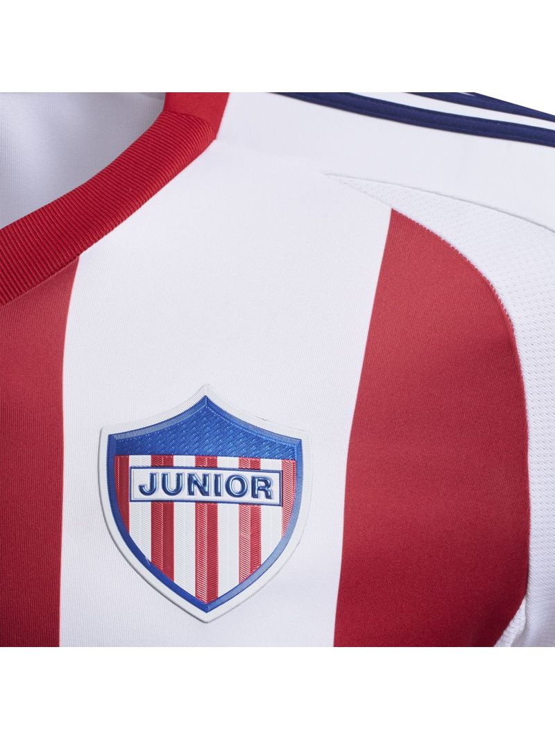 kb3126-4-apparel-photography-detail-view-2-white