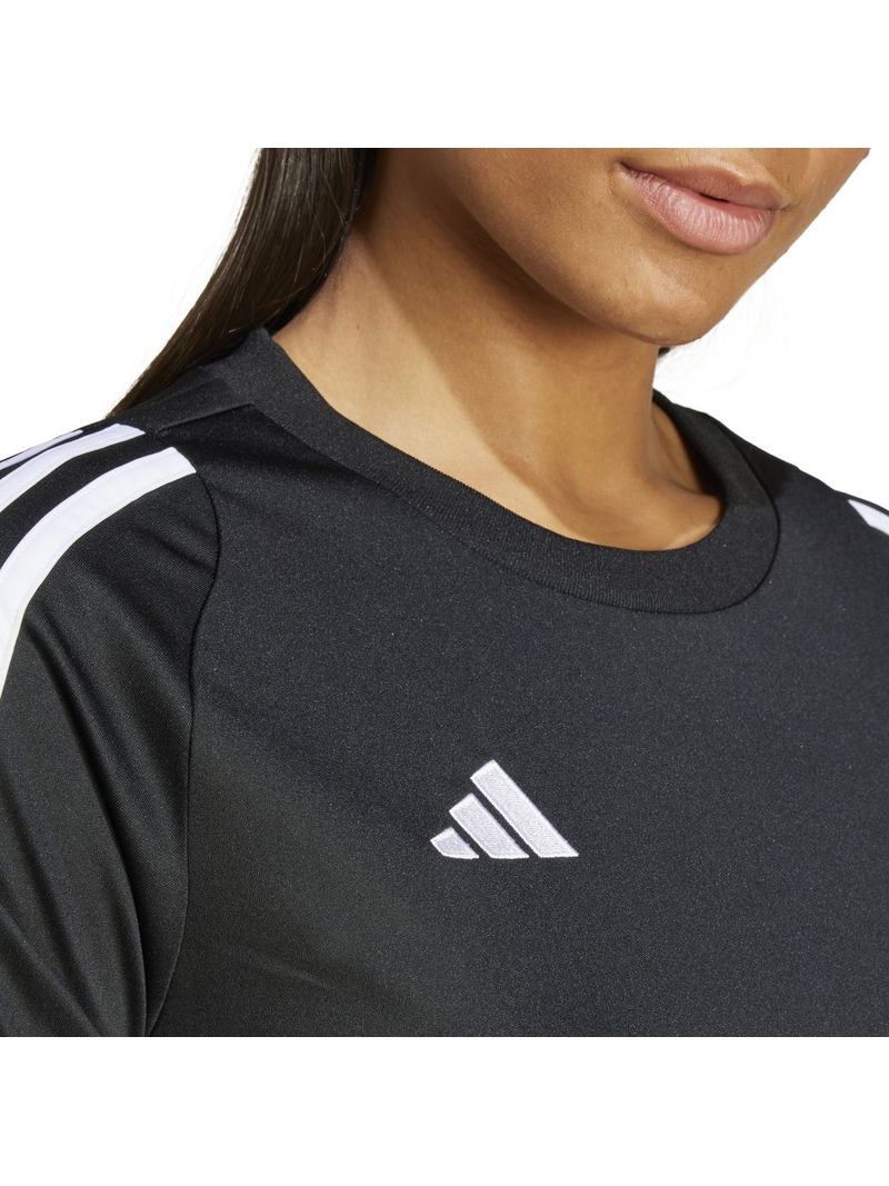 ij7675-9-apparel-on-model-detail-view-1-white