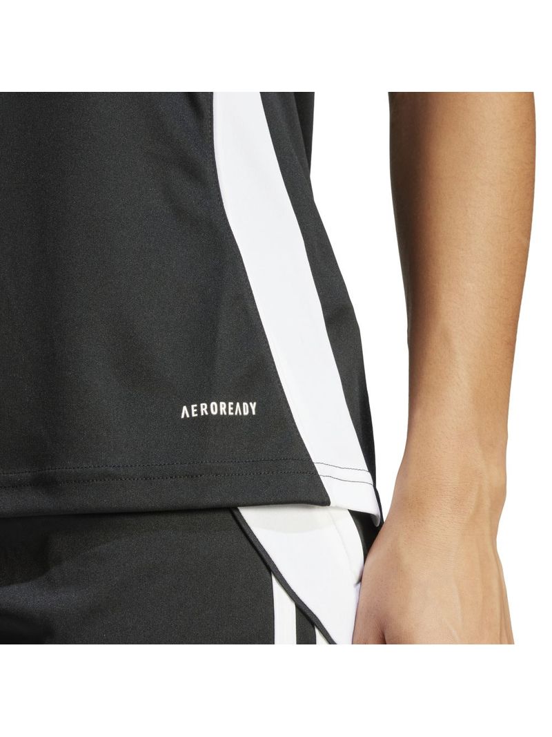 ij7675-10-apparel-on-model-detail-view-2-white