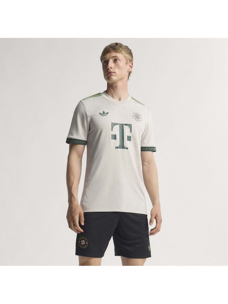 jn6374-11-apparel-photography-heromrktng-view-1